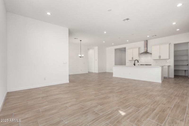 10 - Avenida Del Sol