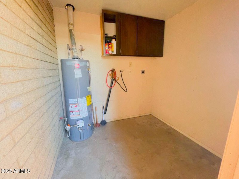 laundry hook up-storage