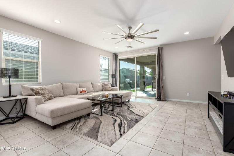 5A1263DC-4906-4A7B-9CEB-63EA43BFDA0D