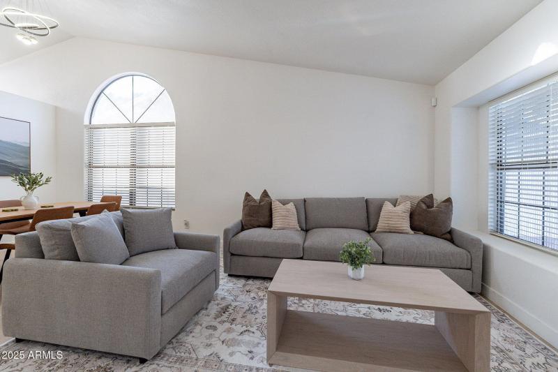 13-web-or-mls-Glendale-13