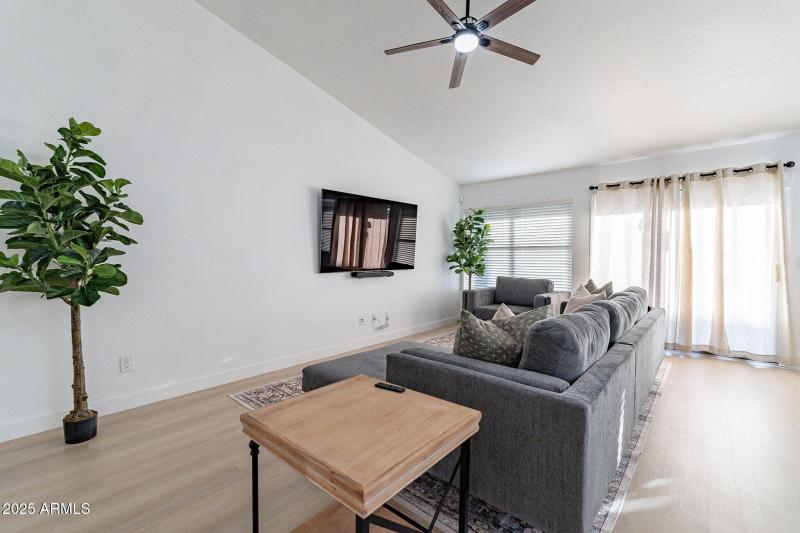 15-web-or-mls-Glendale-15