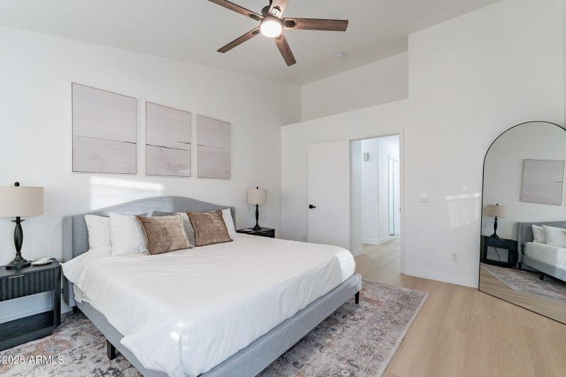 21-web-or-mls-Glendale-21