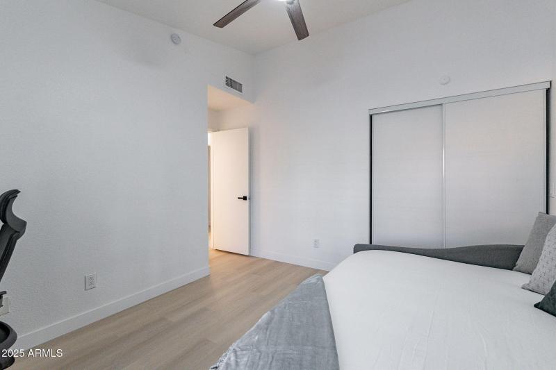 30-web-or-mls-Glendale-30