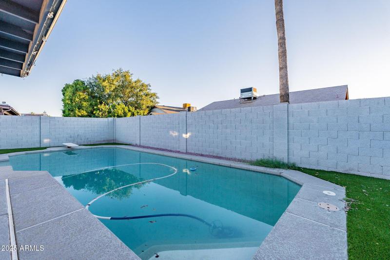 35-web-or-mls-Glendale-35