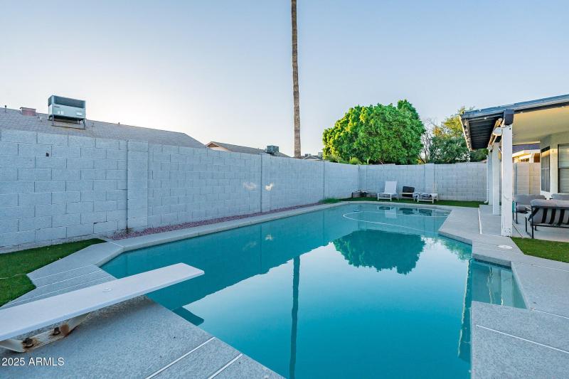 36-web-or-mls-Glendale-36