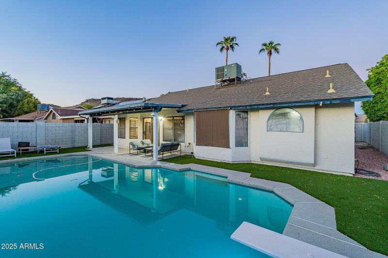 45-web-or-mls-Glendale-twilight-6