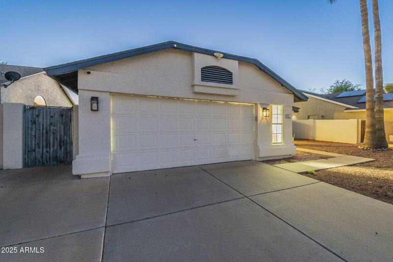 46-web-or-mls-Glendale-twilight-7