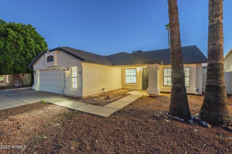 48-web-or-mls-Glendale-twilight-9