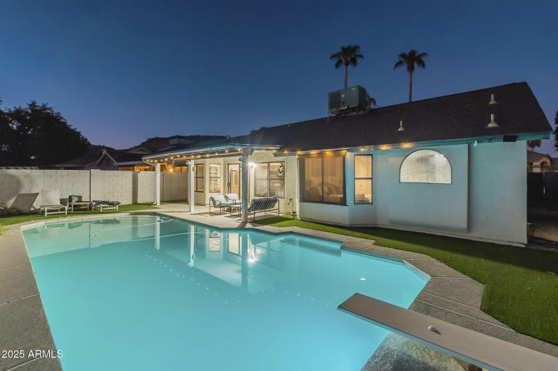 51-web-or-mls-Glendale-twilight-12