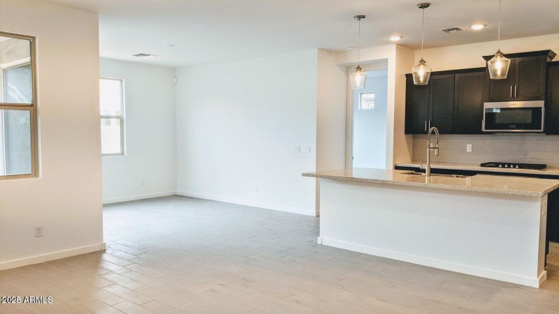 20220329233952097075000000-o