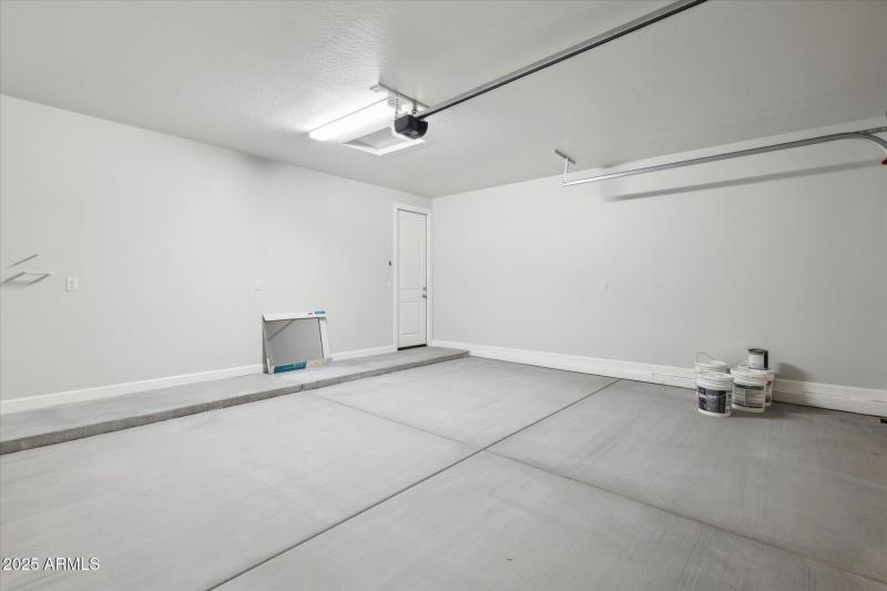 1,658 Garage 1 - 192