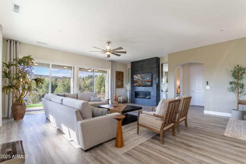 Interior 1580 Southview-8