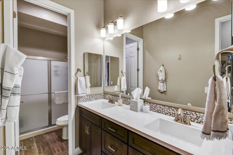 23-Spacious Guest Bathroom