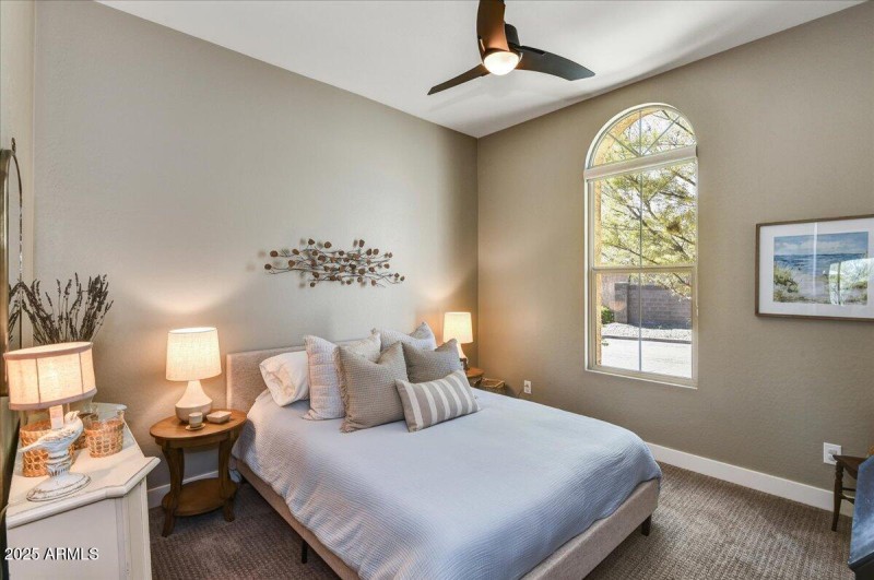 24-Relaxing Guest Room