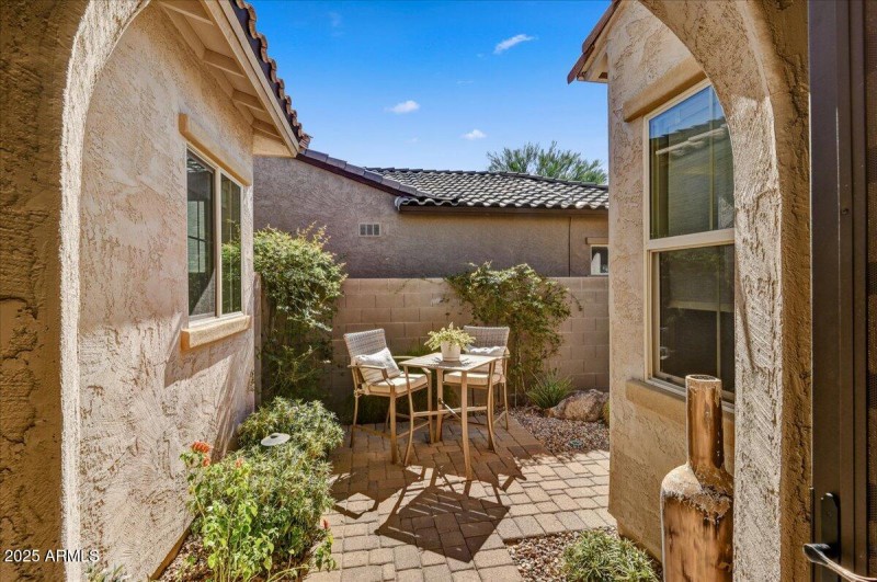 25-Welcoming Courtyard