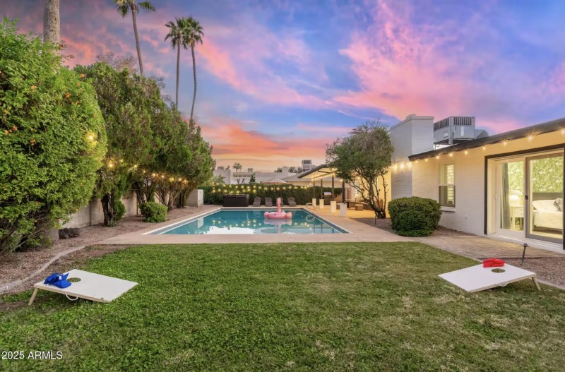 Lush Green Grass & Landscaping