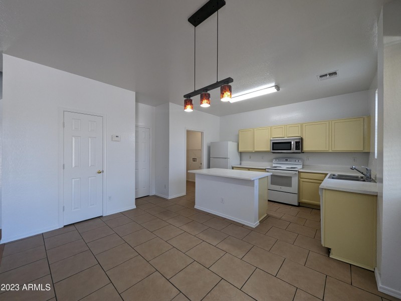 3330 W SAINT ANNE AVE