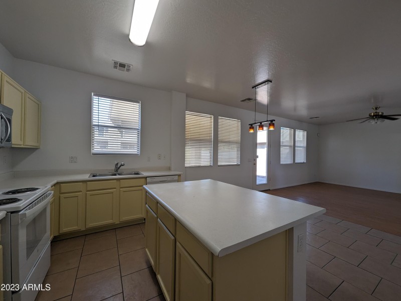 3330 W SAINT ANNE AVE