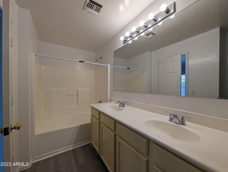 3330 W SAINT ANNE AVE