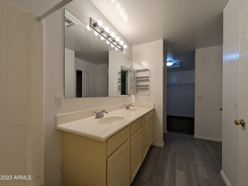 3330 W SAINT ANNE AVE