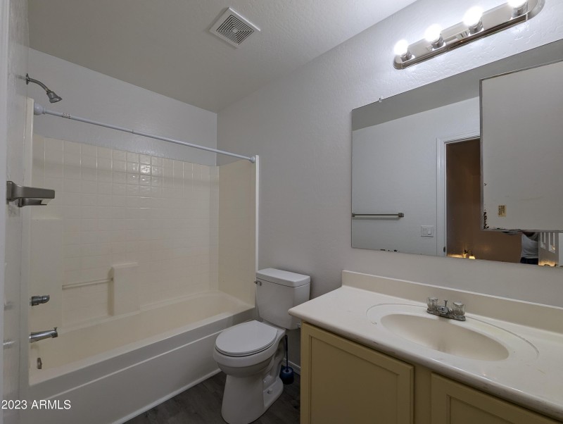 3330 W SAINT ANNE AVE