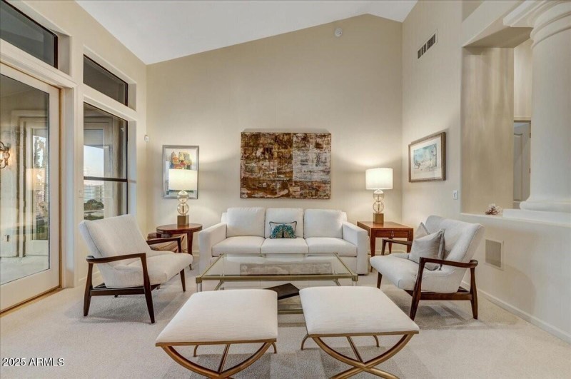 009_06Living Sitting