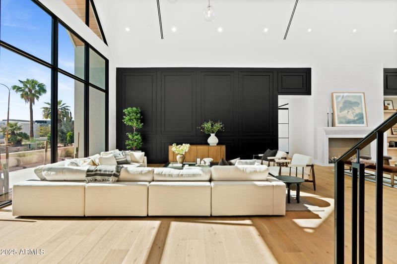 10-web-or-mls-6230-e-hillcrest-blvd