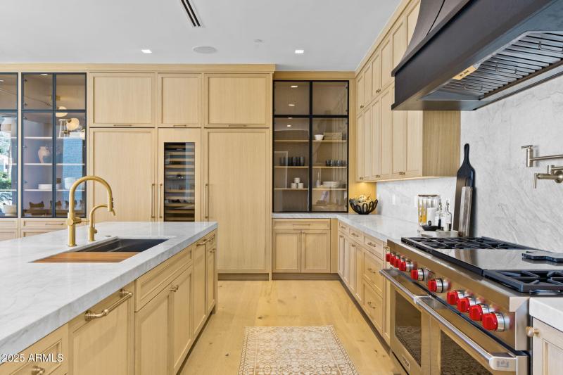 17-web-or-mls-6230-e-hillcrest-blvd