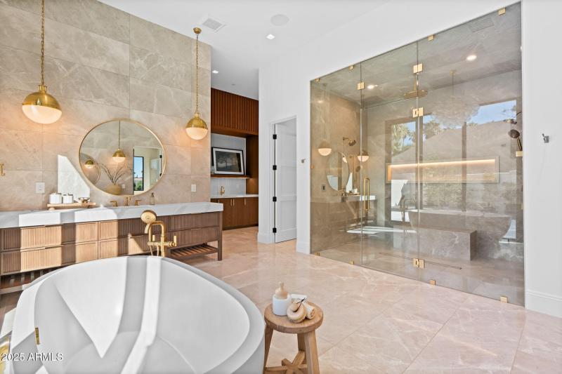 28-web-or-mls-6230-e-hillcrest-blvd