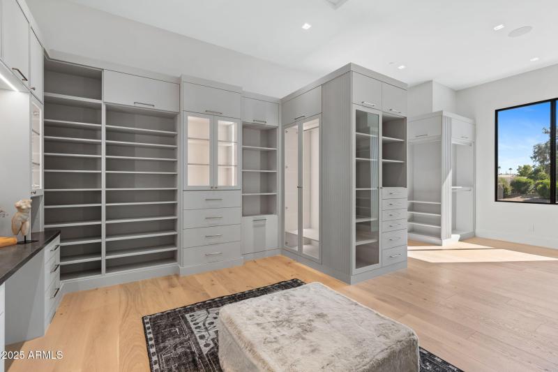 30-web-or-mls-6230-e-hillcrest-blvd