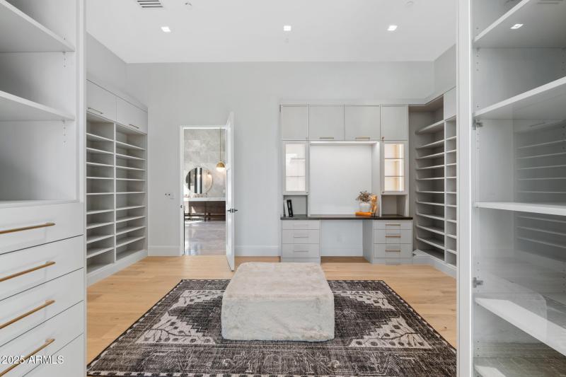 31-web-or-mls-6230-e-hillcrest-blvd