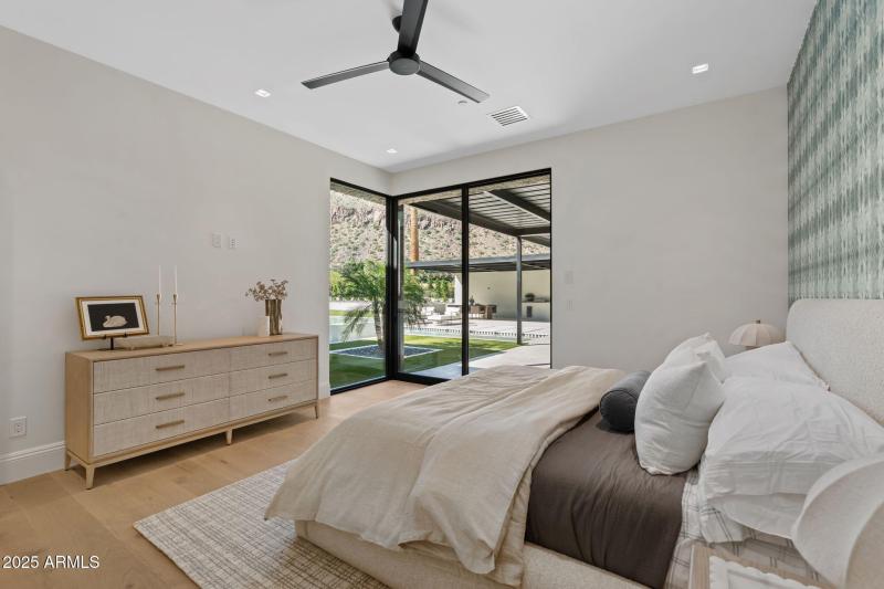 45-web-or-mls-6230-e-hillcrest-blvd