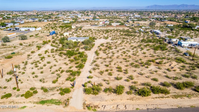 Property Entrance and Driveway