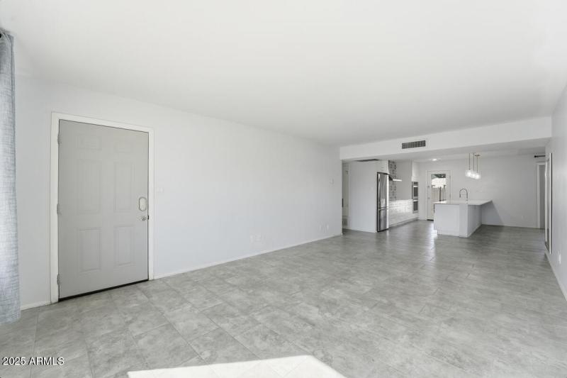 1644 E Broadmor Dr-08