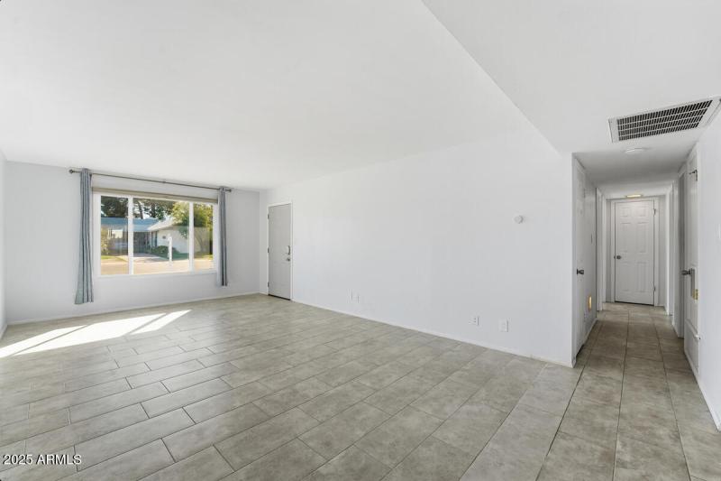 1644 E Broadmor Dr-10