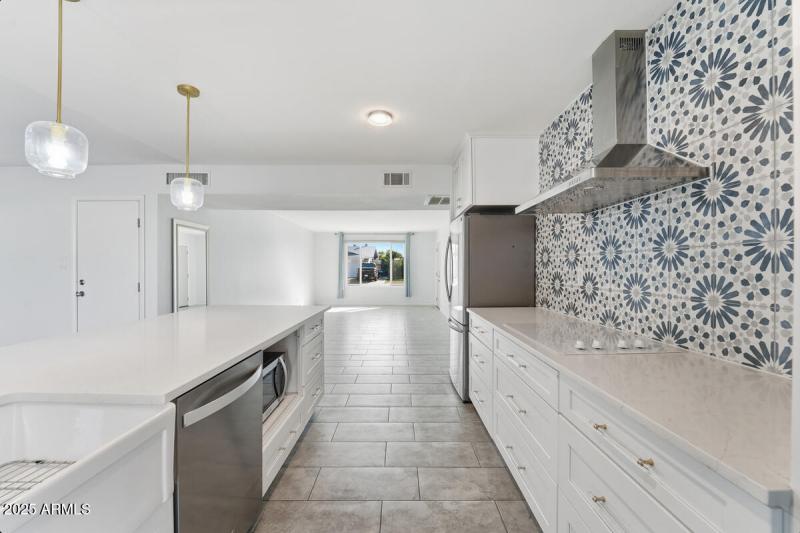 1644 E Broadmor Dr-17