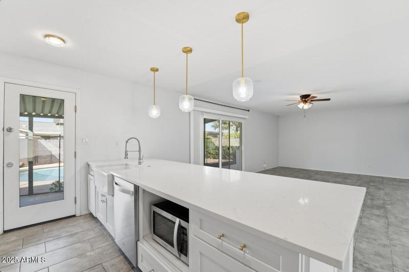 1644 E Broadmor Dr-23