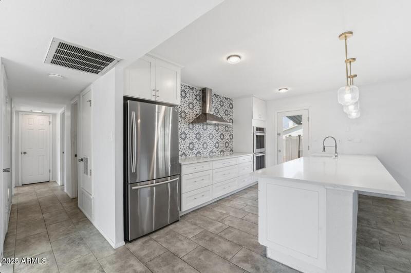 1644 E Broadmor Dr-25