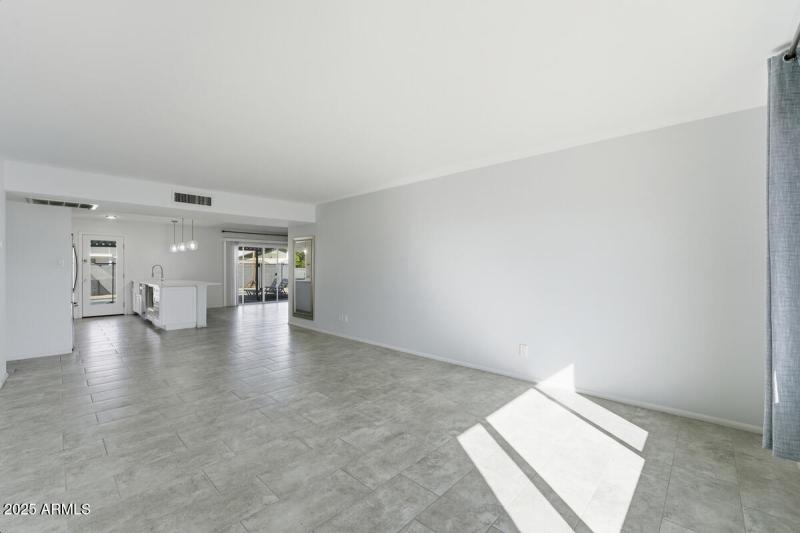 1644 E Broadmor Dr-07