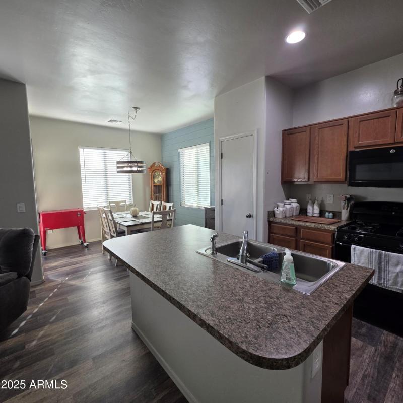 e16d5355-a0e5-4ddf-953f-4e8d8a31b10e