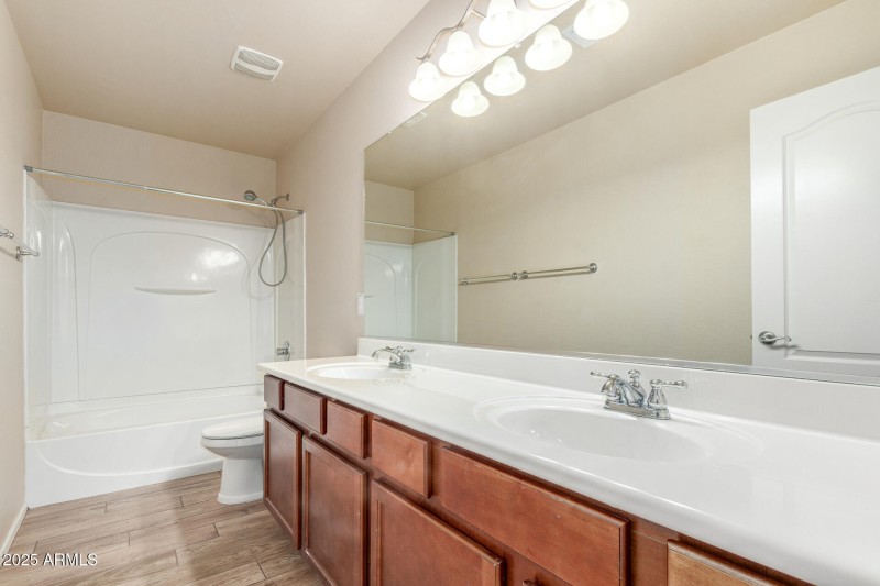 Upstairs secondary bathroom