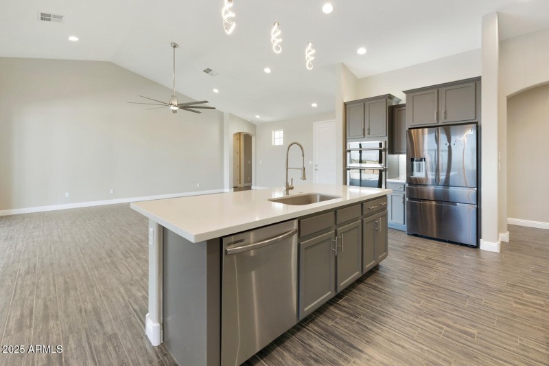 256 W Perkins St San Tan-large-018-013-W