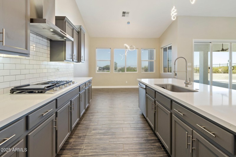 256 W Perkins St San Tan-large-019-062-W