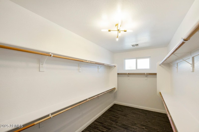 Large Walkin Closet