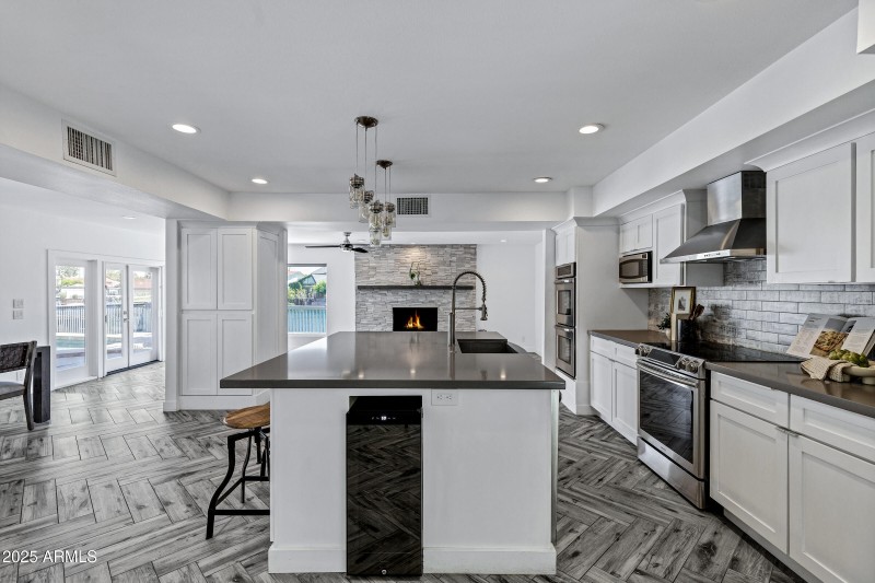 1323 E Whalers Way-13