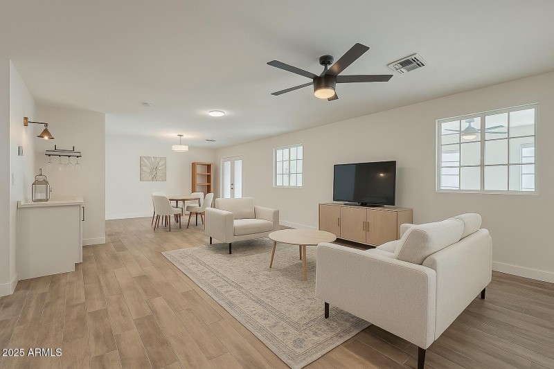 Living room dining room
