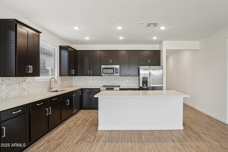 7-web-or-mls-W Brown St-S2910-007