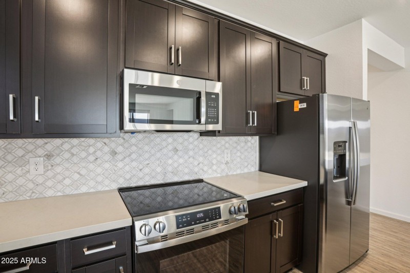 9-web-or-mls-W Brown St-S2910-009