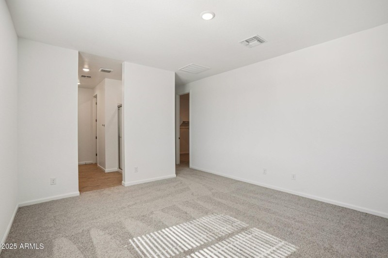 25-web-or-mls-W Brown St-S2910-025