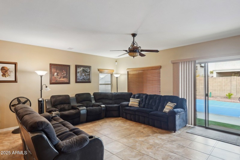 10-web-or-mls-W Victory Way-010